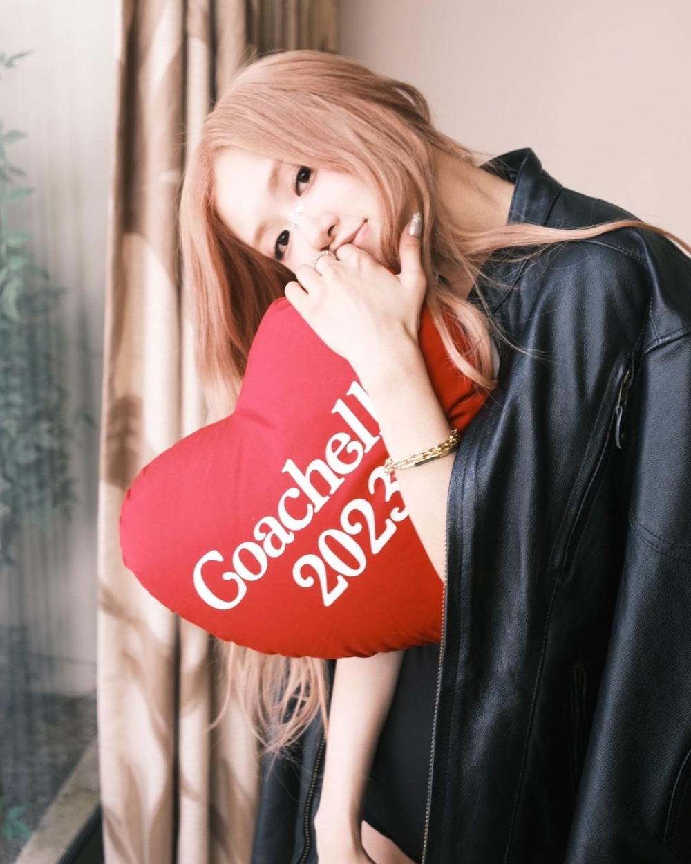 Rosé分享近日在Coachella幕後的點點滴滴。