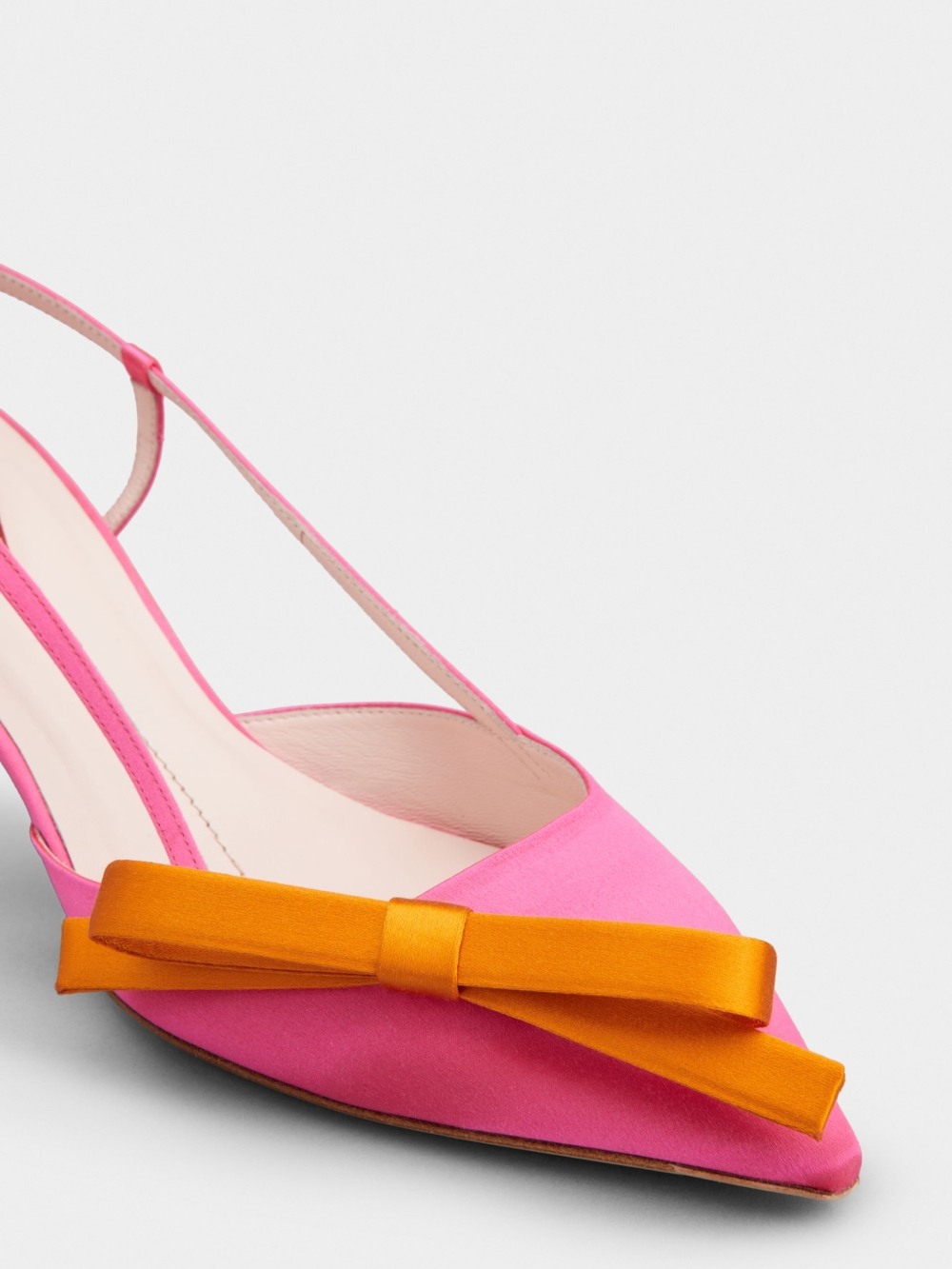 Virgule鞋是Roger Vivier品牌標誌性的鞋款之一