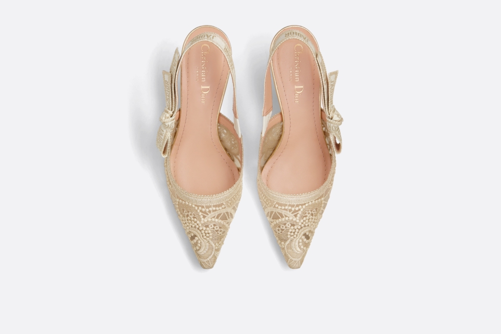 綴以金屬線,靈感源自蕾絲