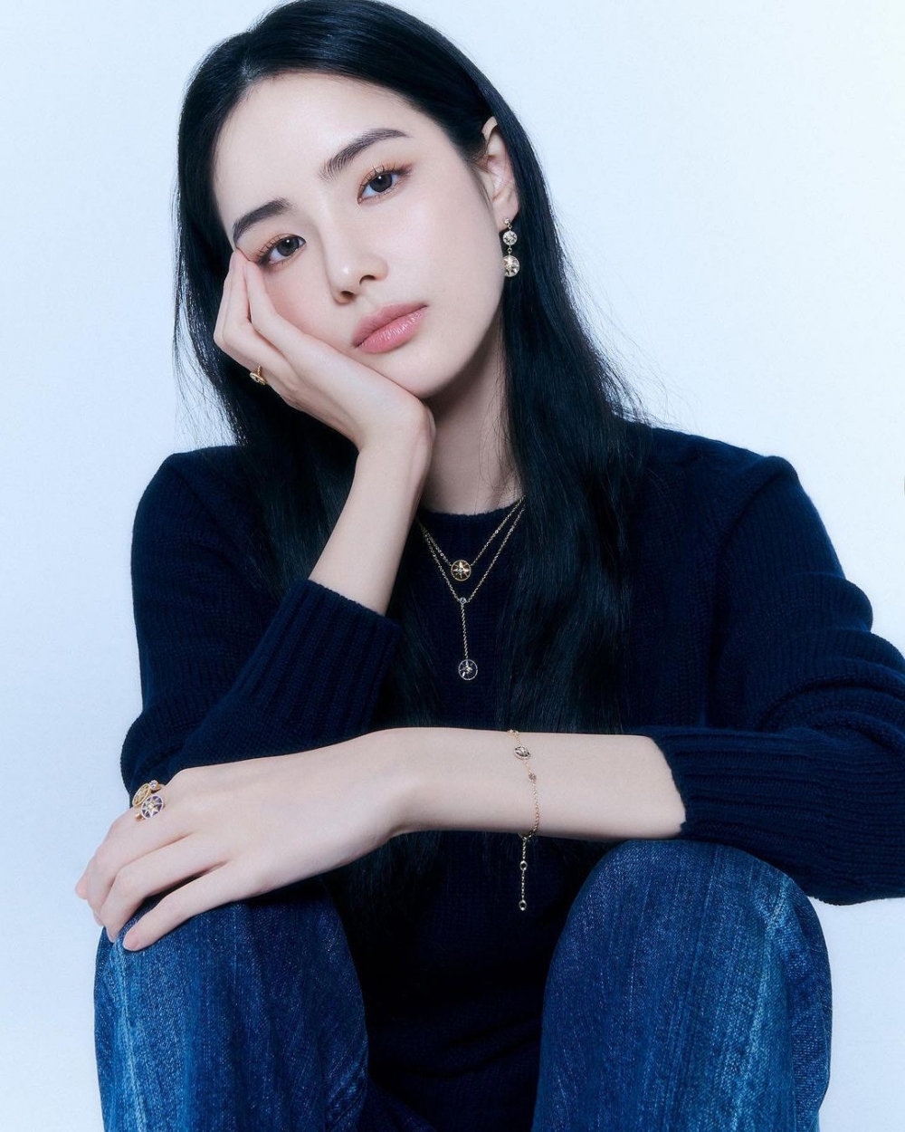 擁有野生眉的魅力及清新的自然仙氣。