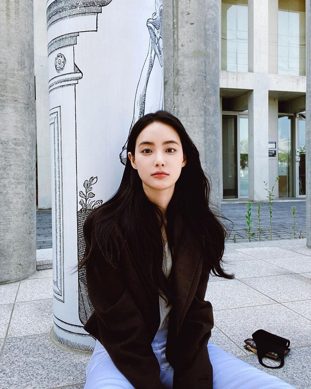 擁有清秀的標誌輪廓。