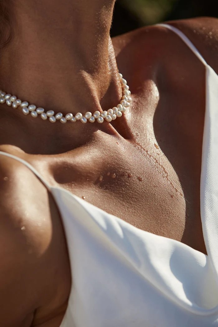 搭配在新娘的造型中相當合適。