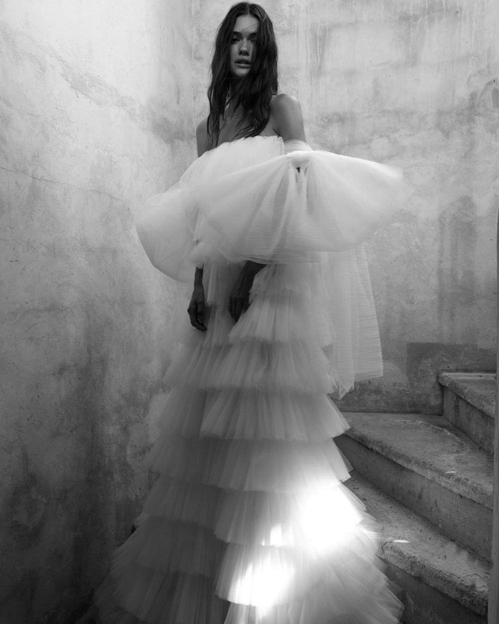 層層疊疊宛如瀑布的荷葉邊