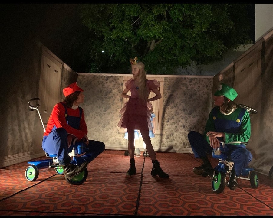 先前她在萬聖節時就曾經裝扮成Princess Peach。