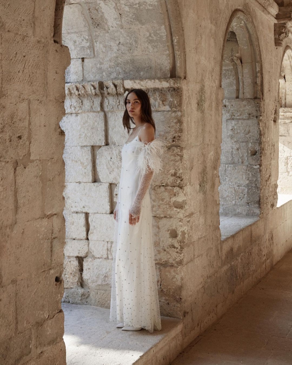 每件訂製婚紗皆由Christie親自手工製作