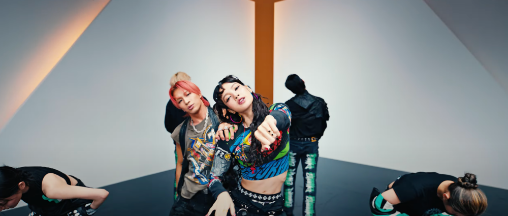 TAEYANG - 《Shoong！》 (feat. LISA of BLACKPINK)