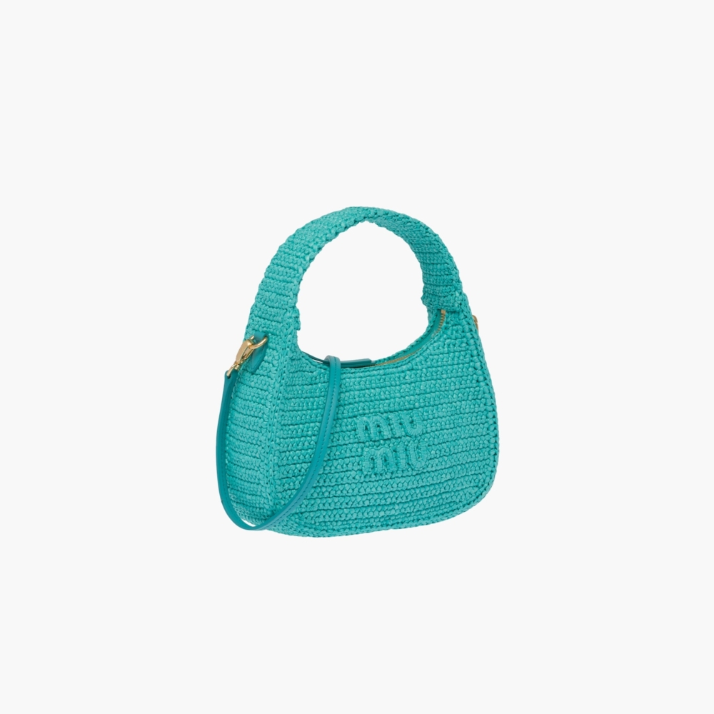 附有肩帶以及提把,讓你無論何時外出,都能舒適地將它揹起