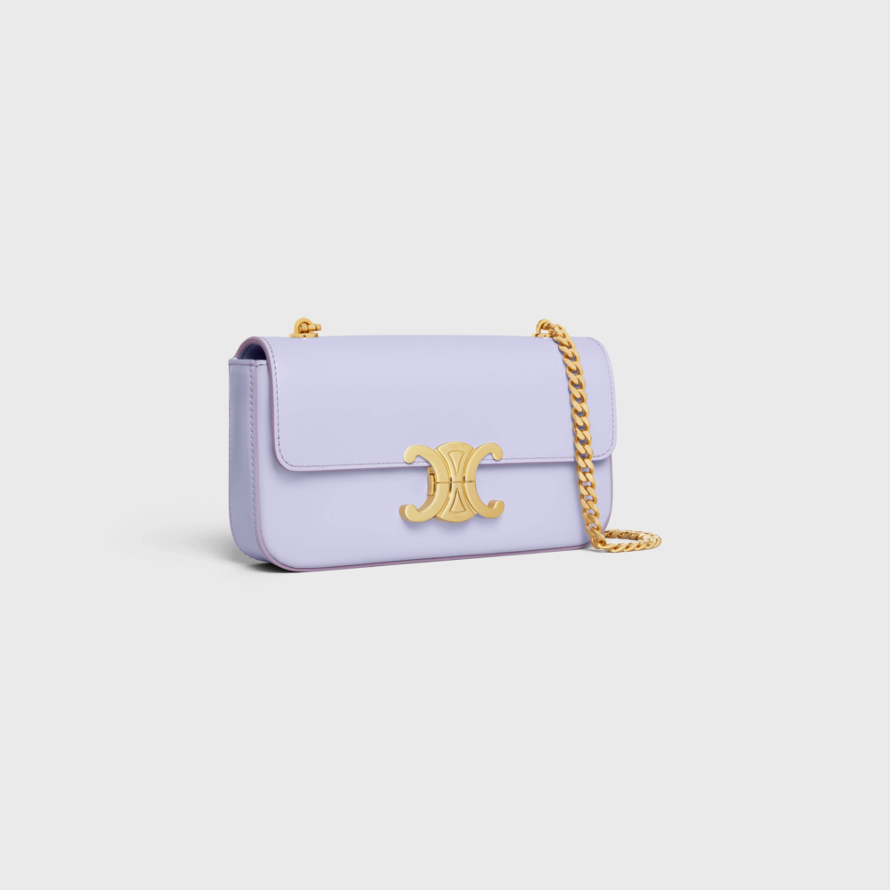 肩揹袋的小巧包型及短背帶設計攜帶方便