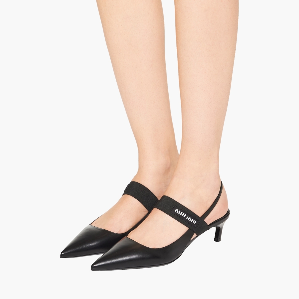 運動風格的織帶讓穿搭者的造型風格更休閒