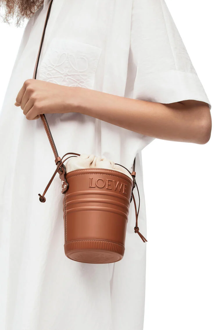 LOEWE小牛皮Jardinier口袋包咖啡色