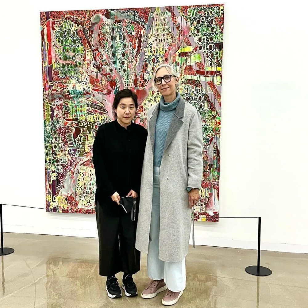 熱愛藝術的她,也熱愛文學。