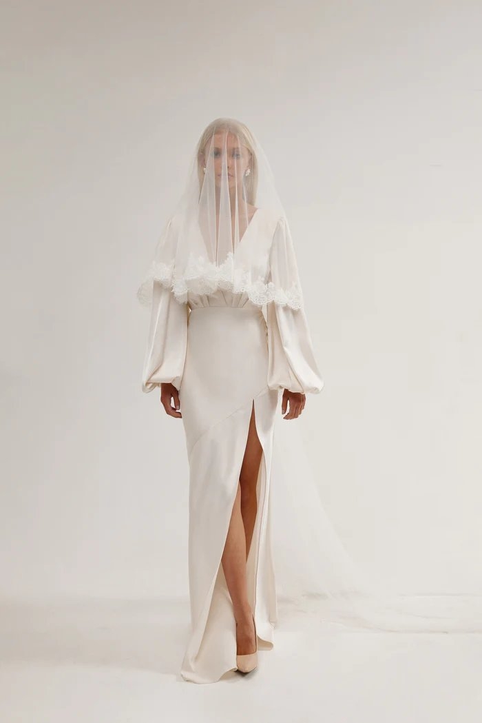 飾有浪漫蕾絲的元素。