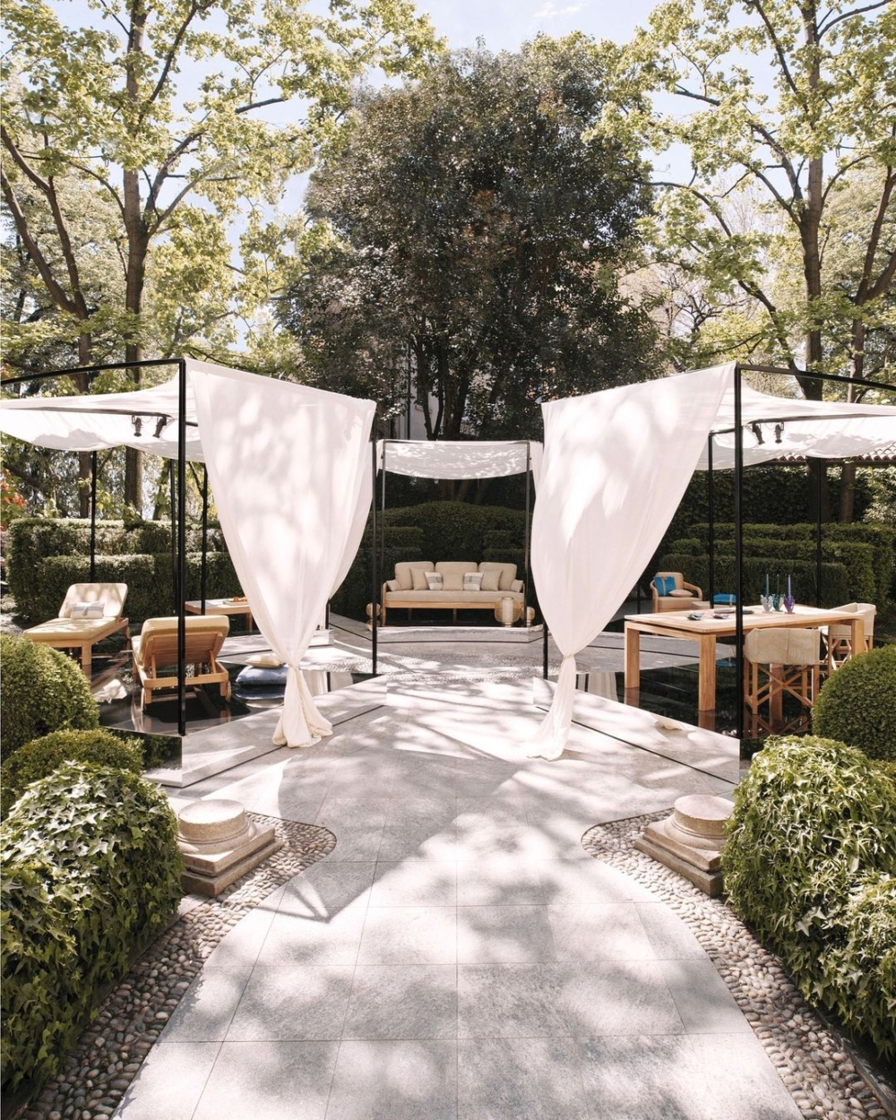 在Palazzo Orsini的秘密花園中,展示Armani/Casa 戶外系列