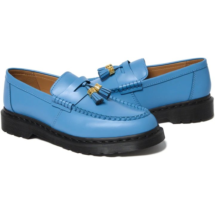 本次登場的藍色Penton Supreme Smooth Leather Loafers。