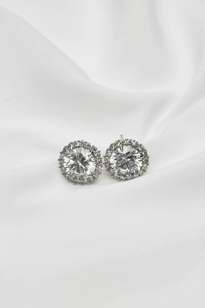 閃耀動人的INDRA-Crystal Statement Stud Wedding Earrings-Silver。
