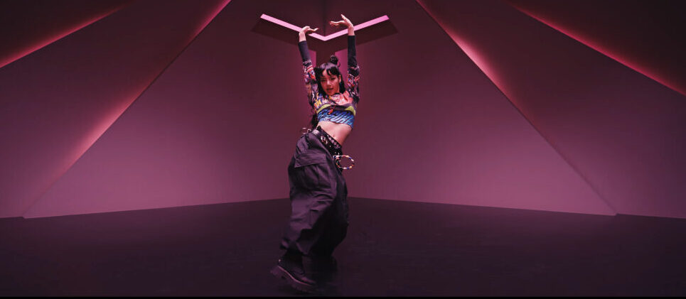 TAEYANG - 《Shoong！》 (feat. LISA of BLACKPINK)