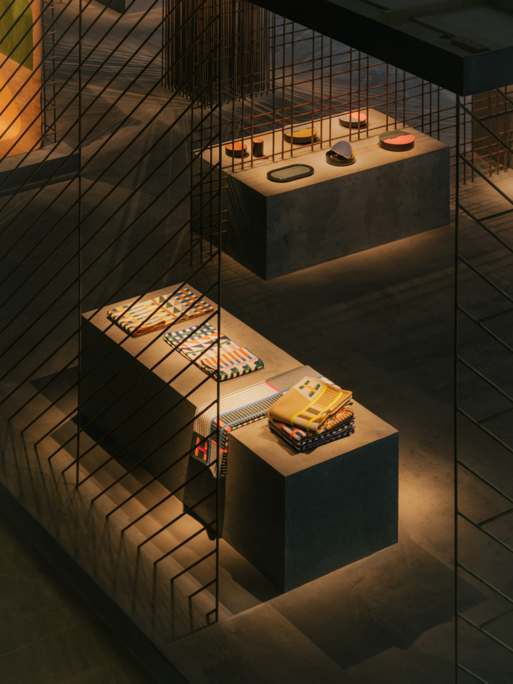 極致簡潔奪目圖案點綴的精美手工刺繡地毯