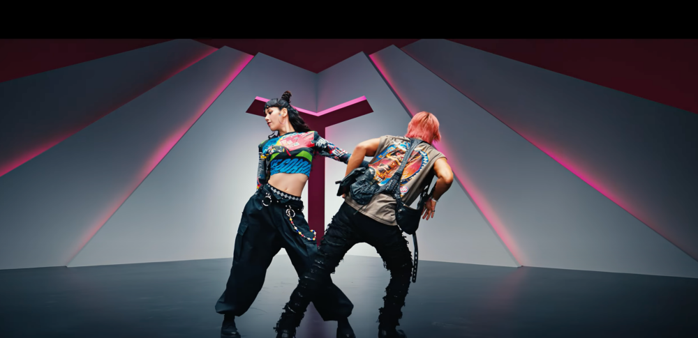 TAEYANG - 《Shoong！》 (feat. LISA of BLACKPINK)