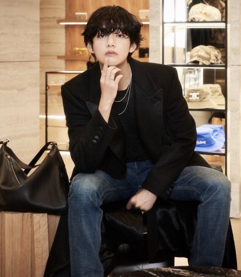 BTS V展演CELINE Boy的隨性帥氣