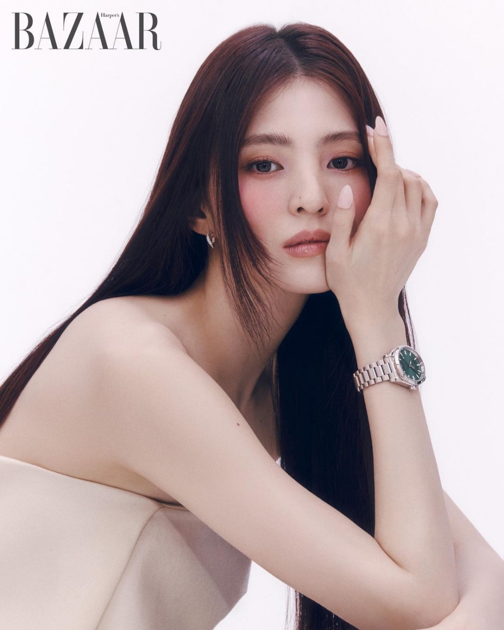 韓韶禧登上韓國版《BAZAAR》封面