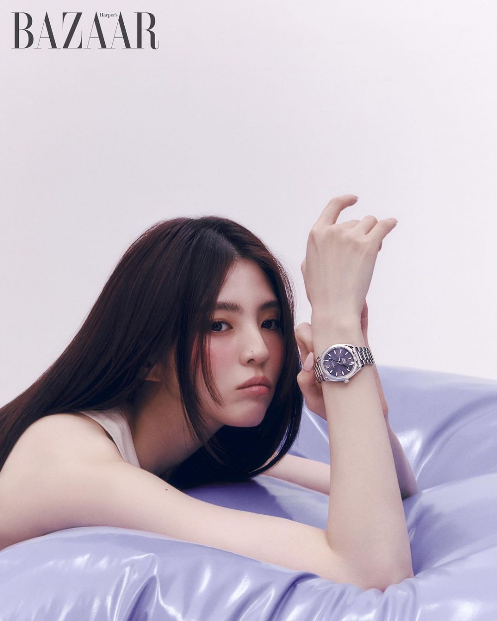 白色的服裝完美襯托不同色調的錶盤