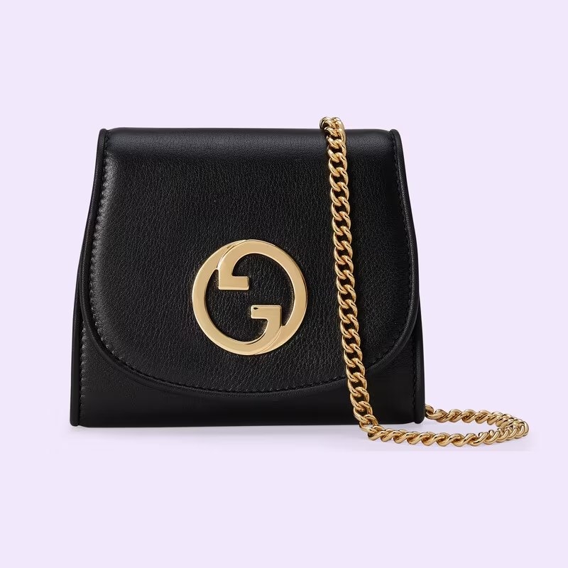 黑色款式的Gucci Blondie Medium Chain Wallet。