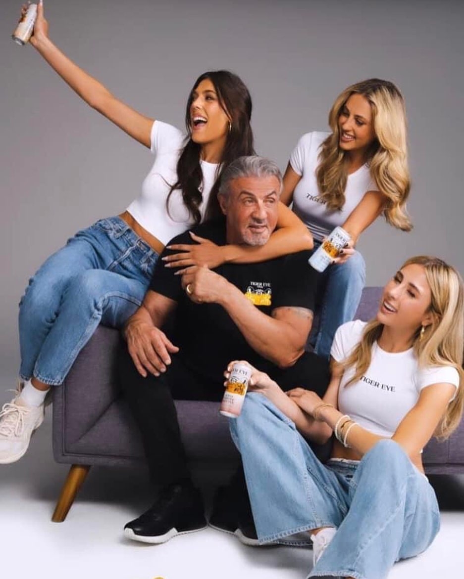 與我們分享他們一家人的生活。 