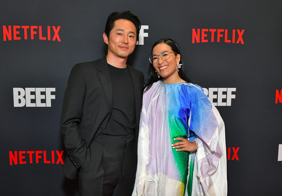 這次她與Steven Yeun一起演出。