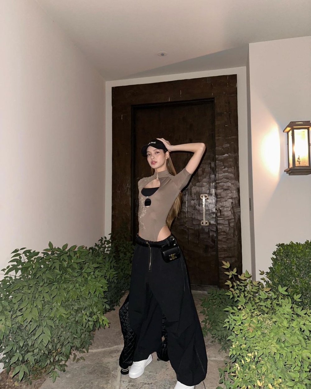 潮流的街頭風格穿搭。