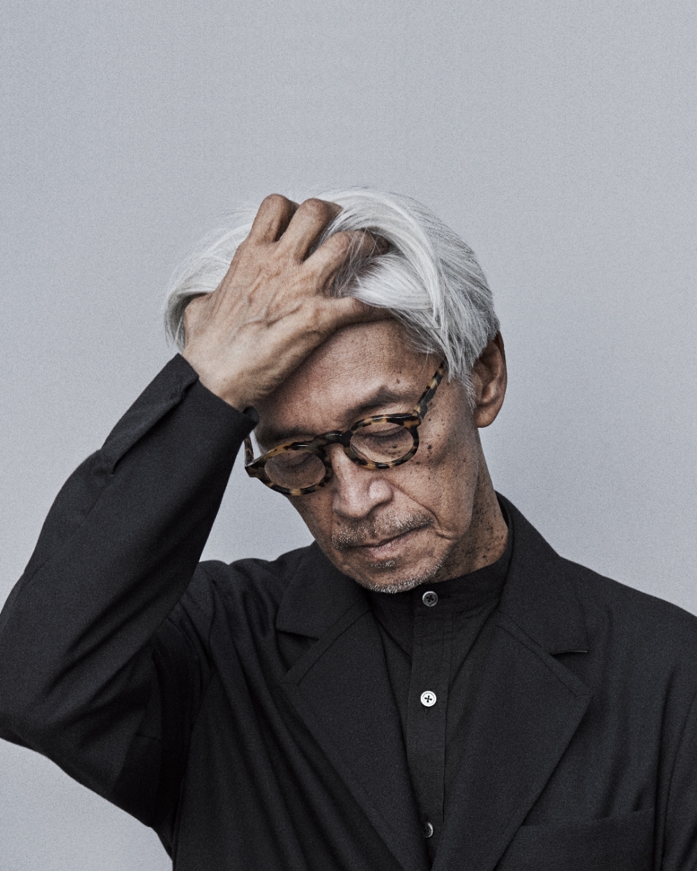 如同自傳式的連載,讓我們更深入的了解關於音樂大師「坂本龍一」