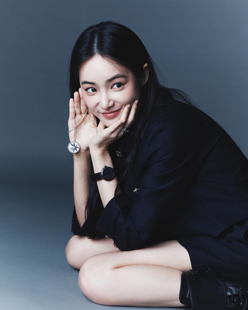 自然感的野生眉毛令人一眼難忘。