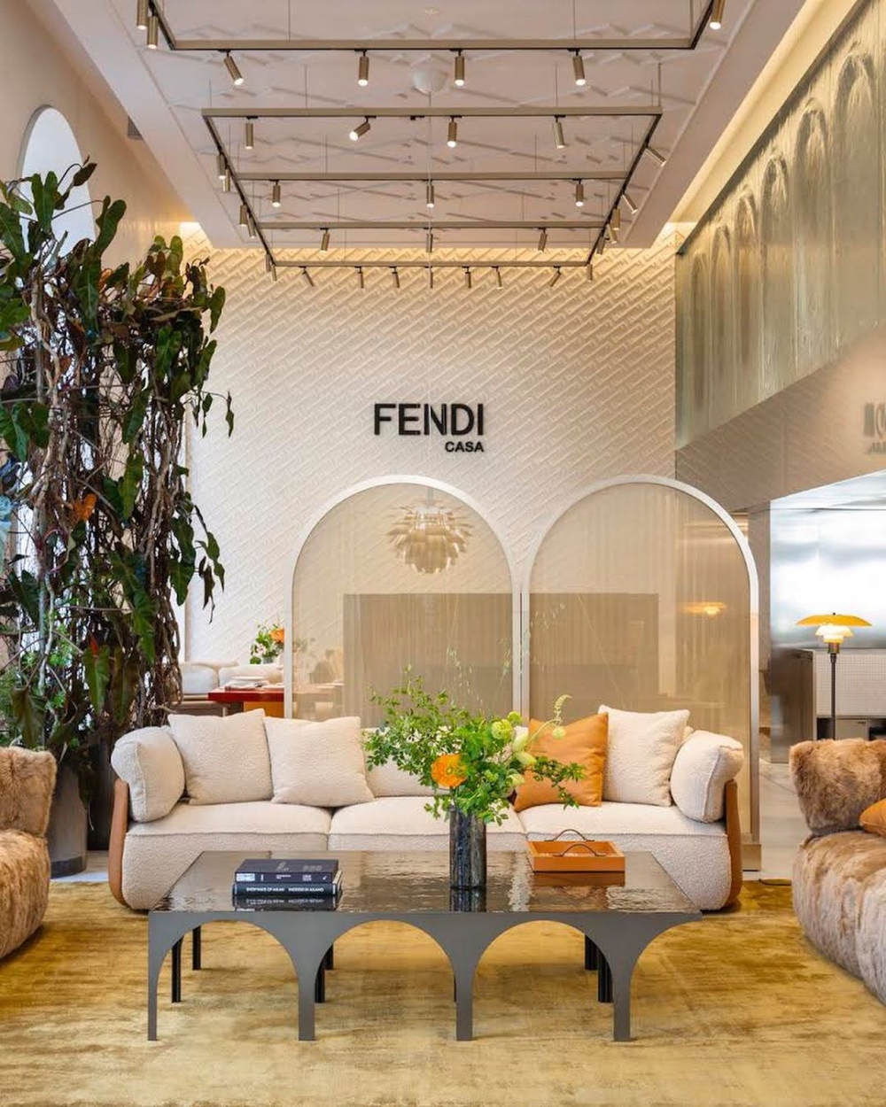 以復古色彩向城市中的街道、紀念碑、建築致敬