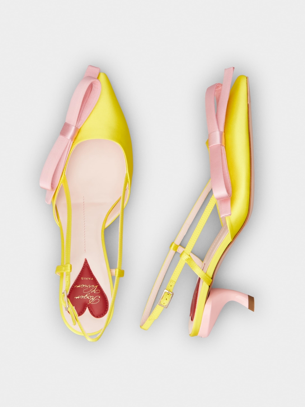 柔軟的鞋墊上裝飾有心形裝飾