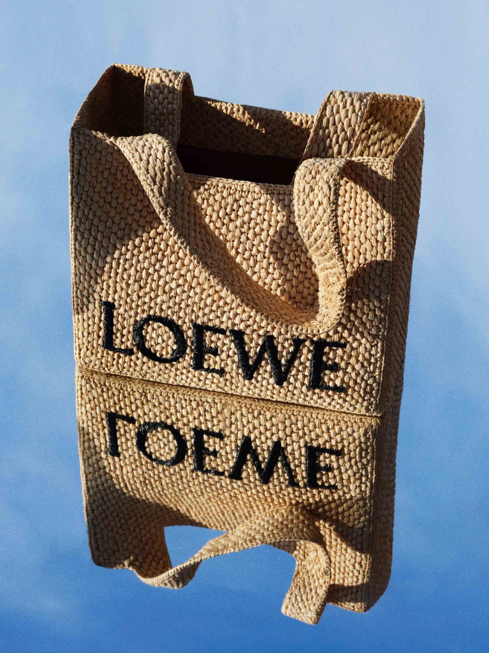 LOEWE拉菲草字體托特包