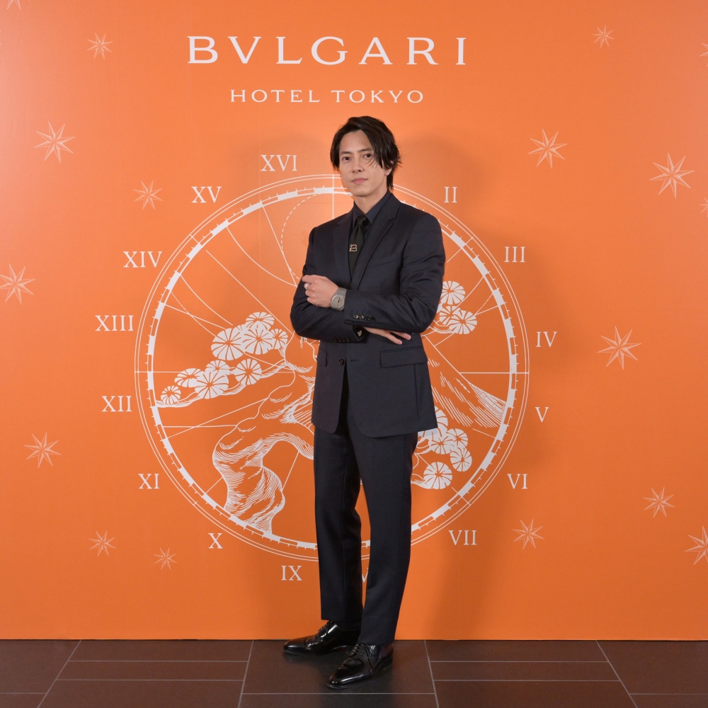 擁有高人氣的品牌大使山下智久帥氣現身。