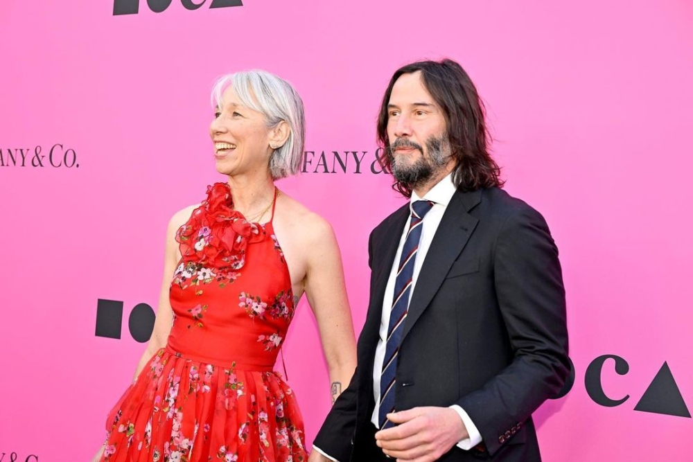 奇洛李維斯與藝術家女友Alexandra Grant這次一起出席活動。