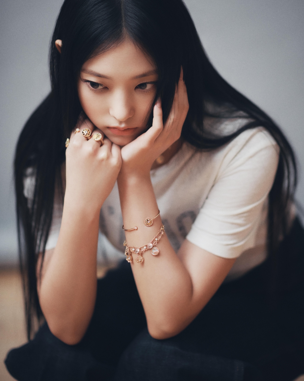 配戴Rose des Vents 輕珠寶作品