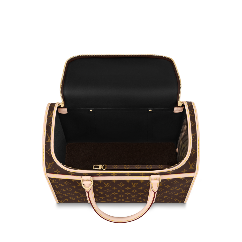 內襯配有舒適的襯裡以及可拆式柔軟地毯