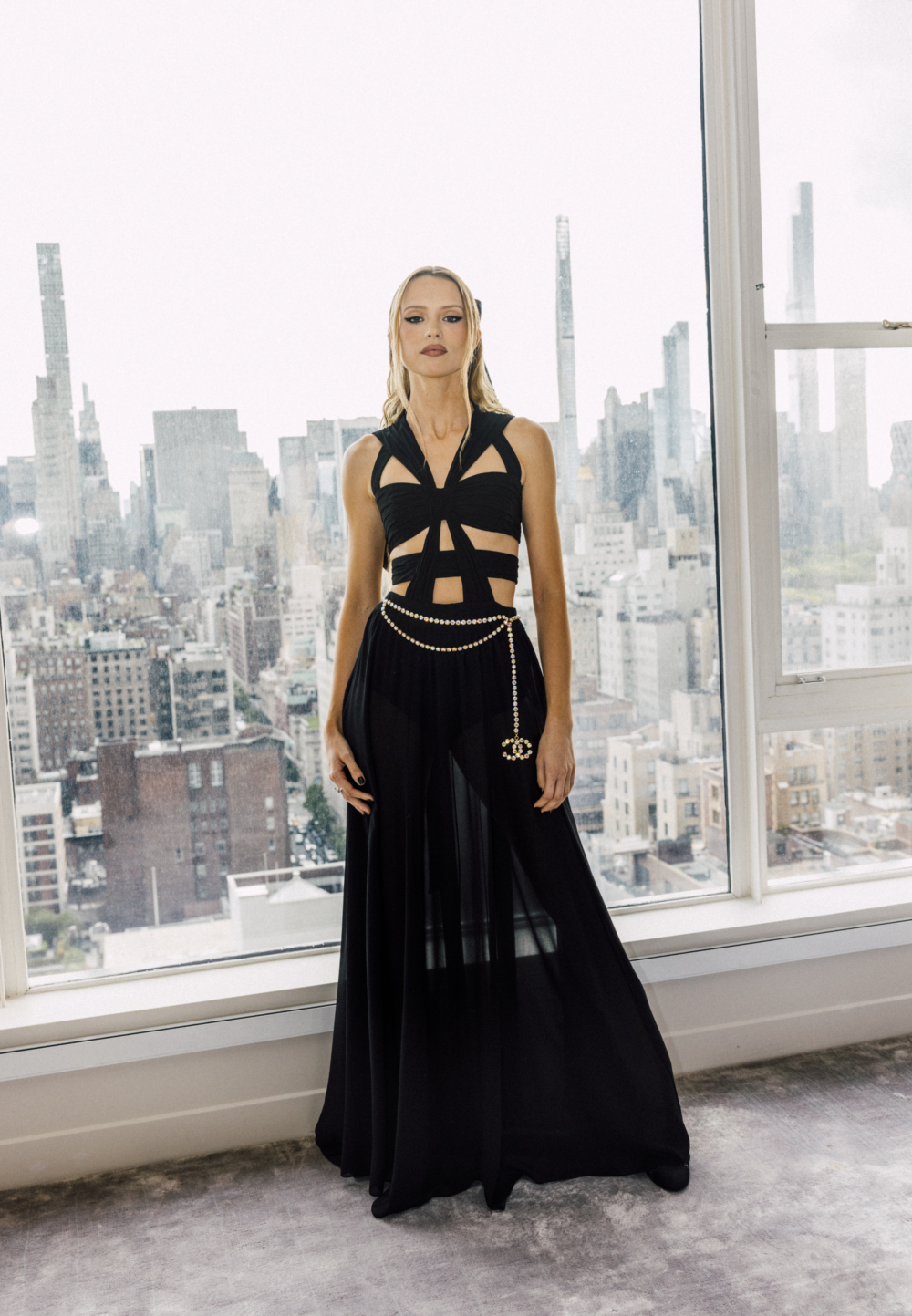 中和著性感與優雅的設計。