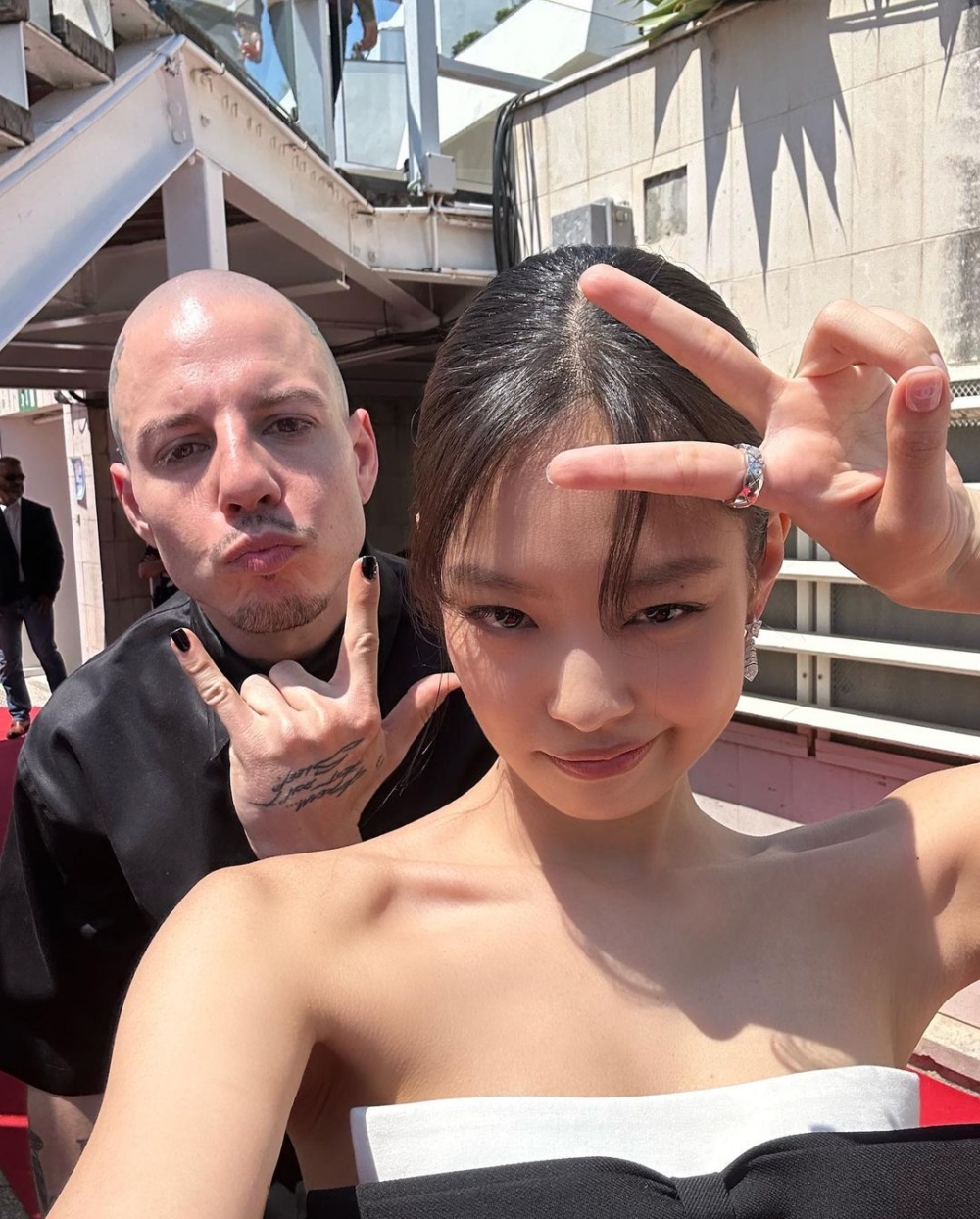 濃密的色調在視覺上製造縱向放大雙眼的效果