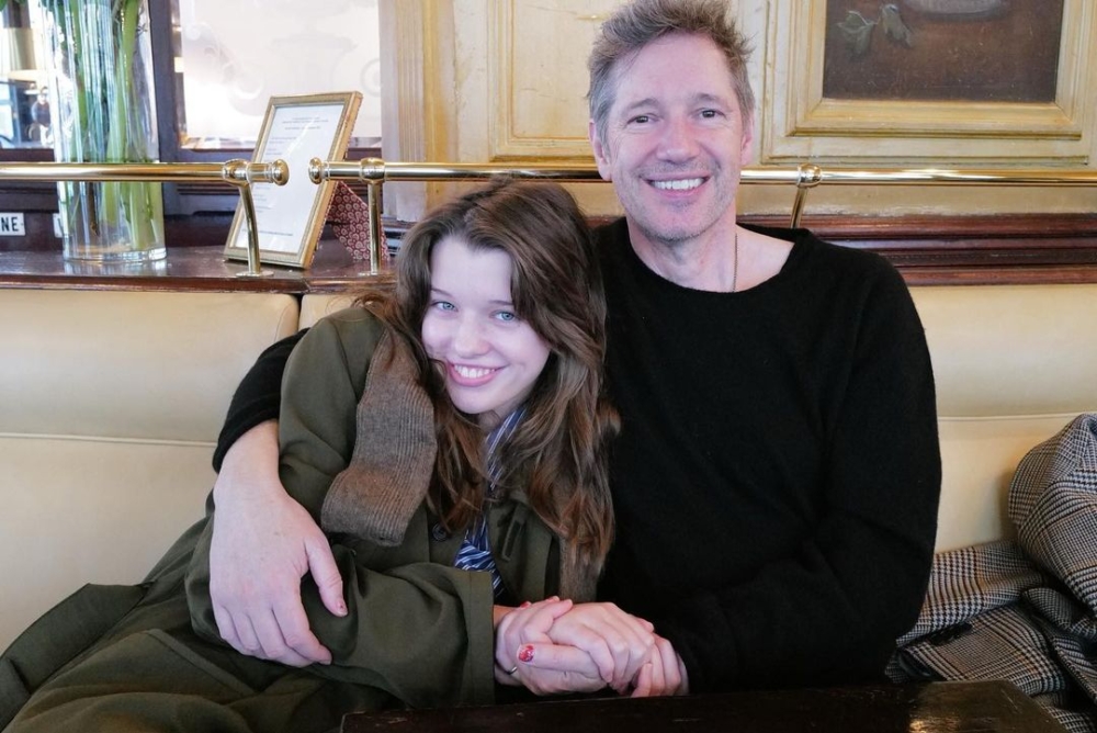 Ever Anderson在訪談時也談及父母不遺餘力的幫助她深入挖掘並尋找「Wendy」的角色本質