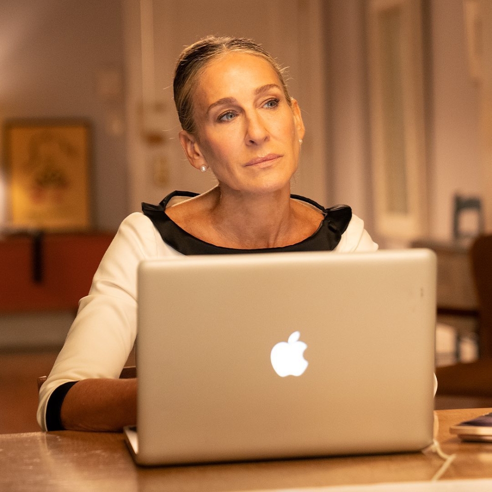 有機會在她打稿用的筆記本電腦前拍照