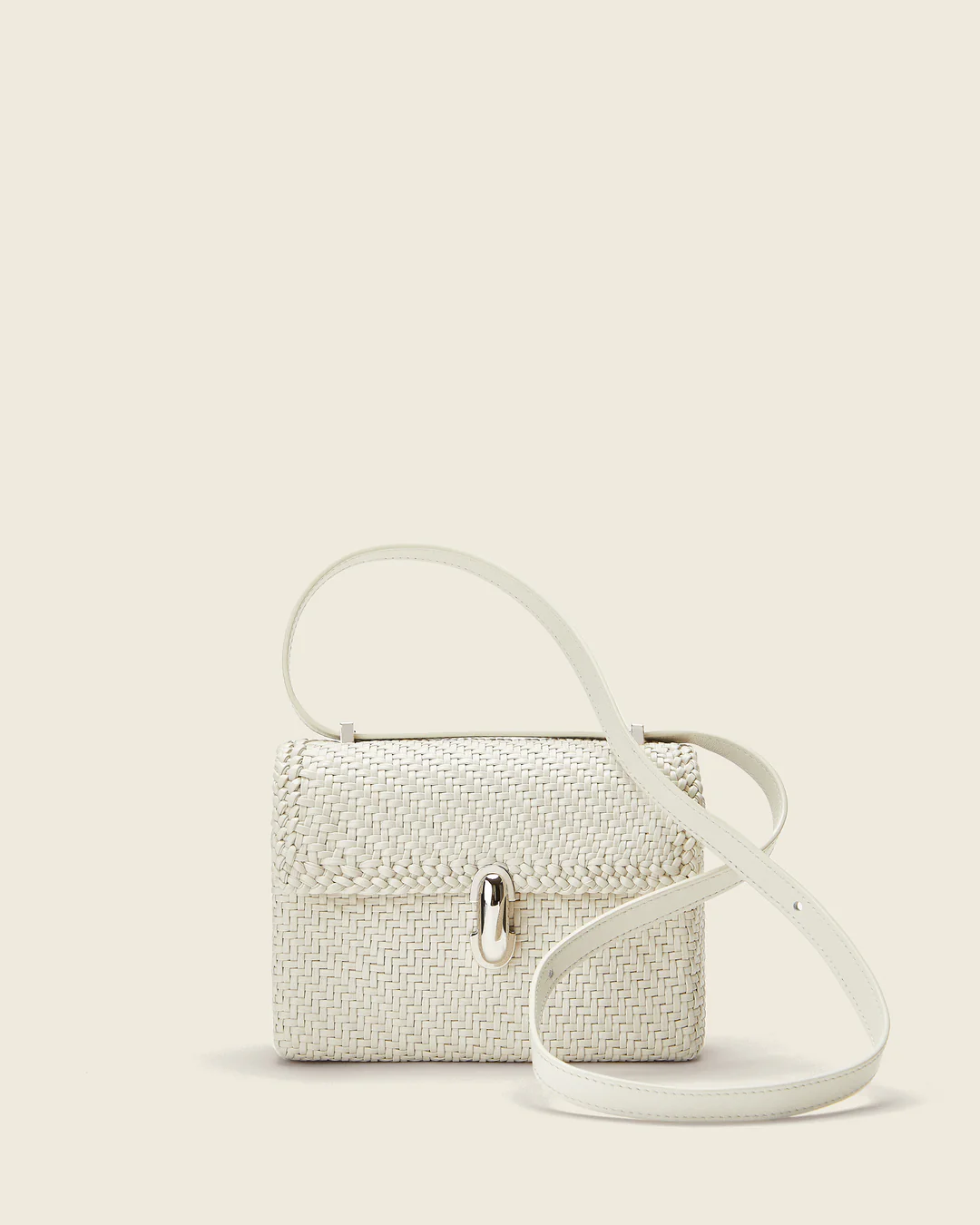 Symmetry 19 in Ivory Woven Leather。