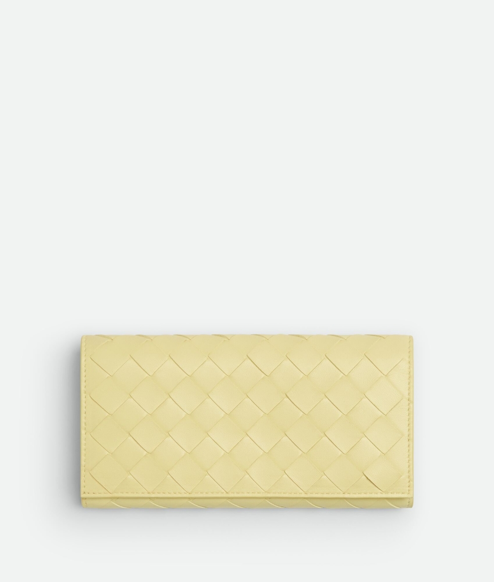 Intrecciato Large Flap Wallet。