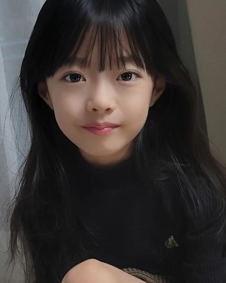 飾演《黑暗榮耀》與「禹英禑」童年時期