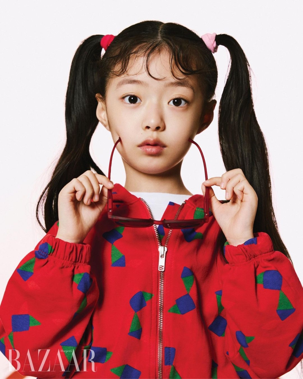 多套造型都非常適合小孩的打扮