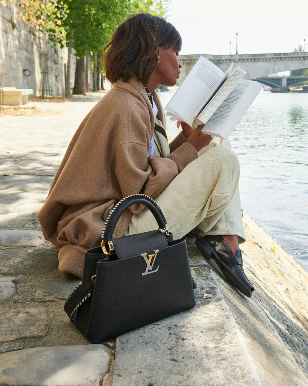 Louis Vuitton的「LV」Logo近期大量使用在手袋中