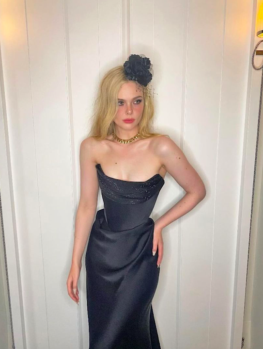 在After Party上她也換上另一套時髦的服裝。