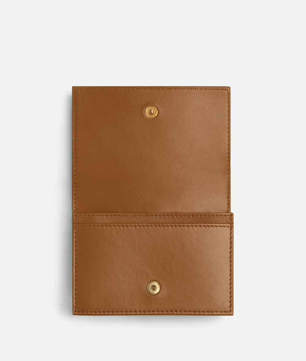 質感的棕色款式。