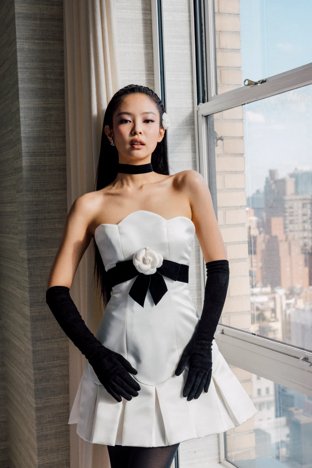 Jennie在Met Gala上的造型中也加入「晚宴手套」。